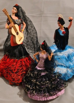 3 puppen Marin Chiclana Flamenco-Tänzerin, Rotes Kleid, Schwarze Spitze.