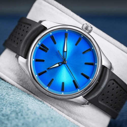 H. Moser & Cie. Pioneer 3200-1217 40 mm