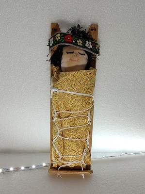 Indianer Puppe handgefertigt auf Holzsockel