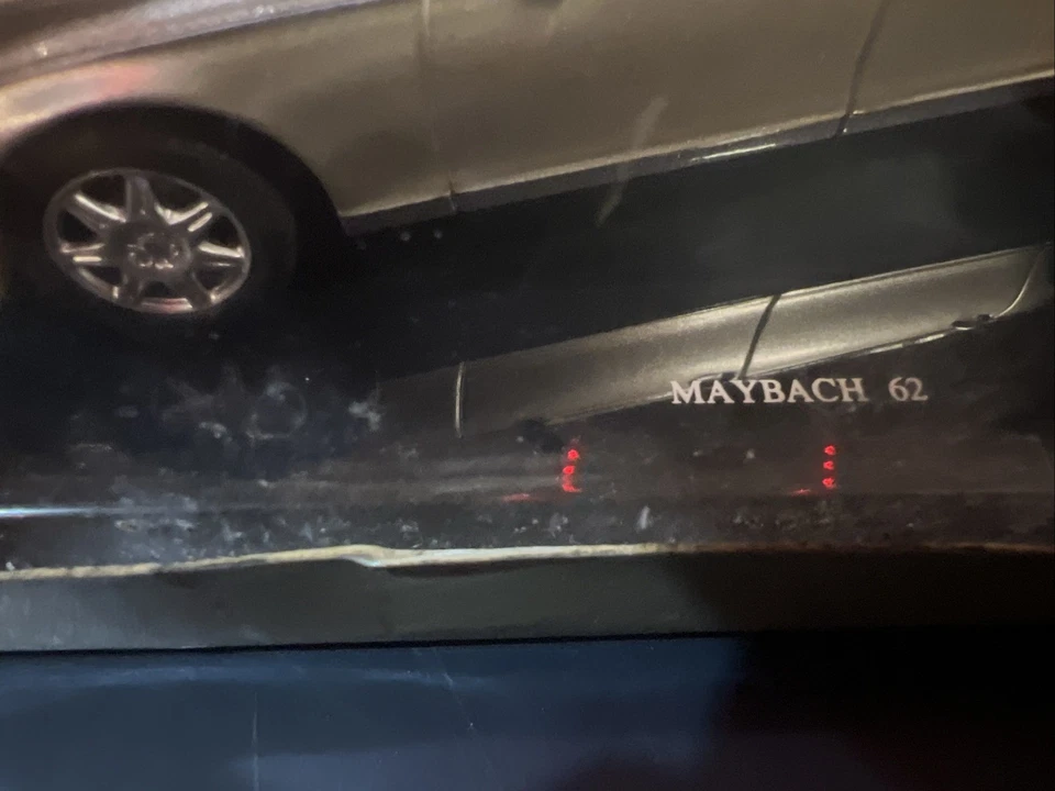 F GATEWAY MAYBACH 62 2005 CAJA DE PLATA Foto 3 de 4