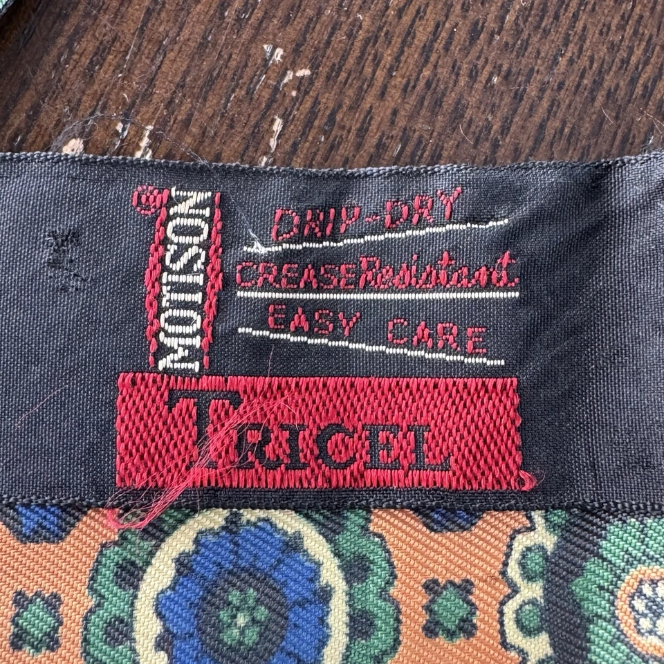 Gravata Vintage Rara Motison Tricel 46”x5.5” Ouro Azul Verde Geométrica Seca Fácil - Imagem 3 de 3