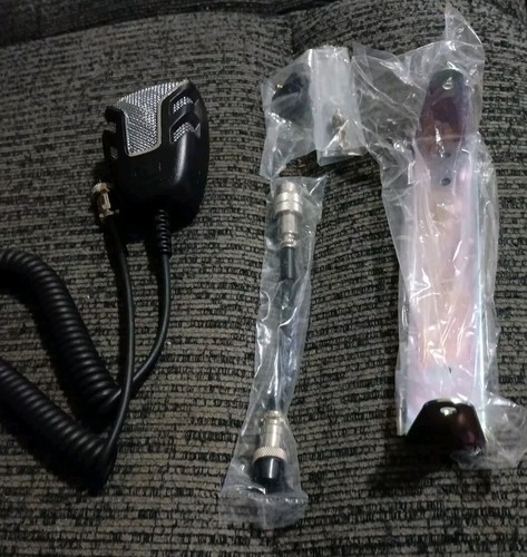 Uniden Bearcat 880 40-Channel CB Radio with 7-Color Digital Display - Picture 2 of 4