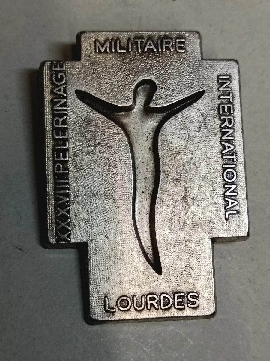 Lot de 2 Insignes broches pèlerinage Lourdes - Collection