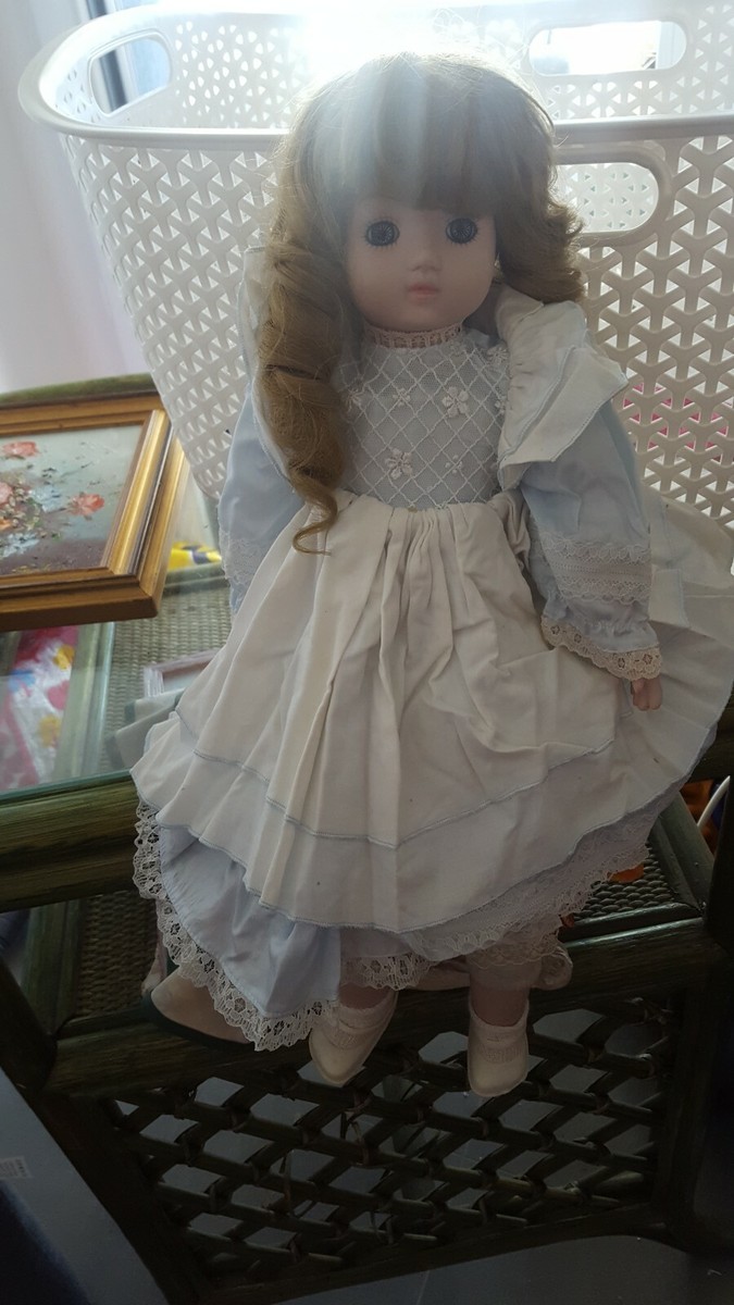 PAR AMOUR DES POUPEES : MARINA, 42 CM, 1989, MUNDIA