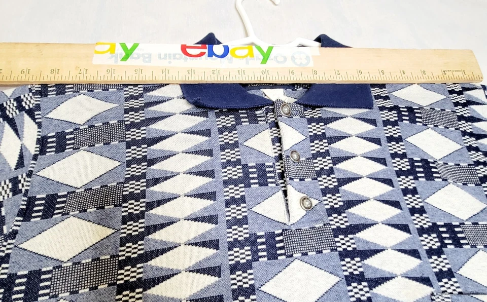 Camisa polo Ruddock Bro manga curta tamanho XL azul e branco geométrica mistura de poliéster - Imagem 3 de 4