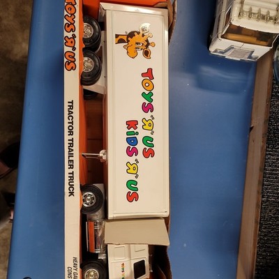 Vintage TOYS R US  Semi Truck Tractor Trailer Pressed Steel Ertl - MIB - NOS 22 
