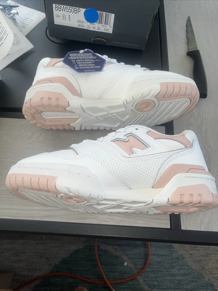 New Balance 550 BBW550BD Unisex W8/M6.5 Sneakers White/Bubblegum Pink 5.5 - Image 2 of 4