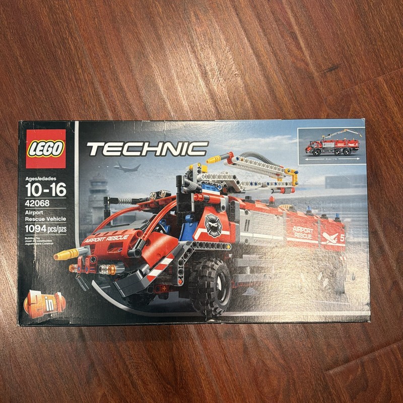 Brand new sealed LEGO TECHNIC Airport Rescue Vehicle (42068) 1094 pcs