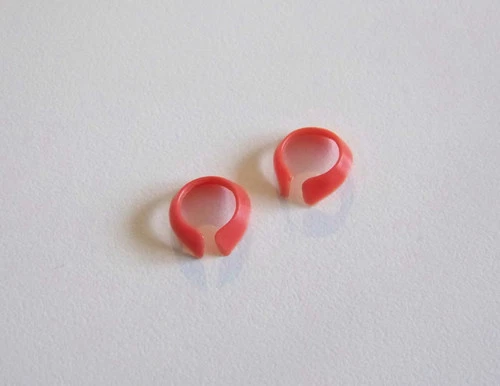 Playmobil (0645) NECK - Lot of 2 Vintage Red Collars