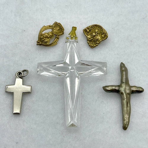 Catholic Religious Devotional Jewelry Lot – Crosses, Medals, Pendants, Pins 30pc - Picture 8 of 8