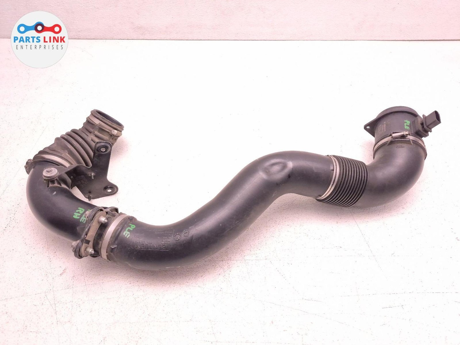 2016-20 BENTLEY BENTAYGA RIGHT INLET AIRBOX INTAKE PIPE HOSE SENSOR 6.0L 636 OEM