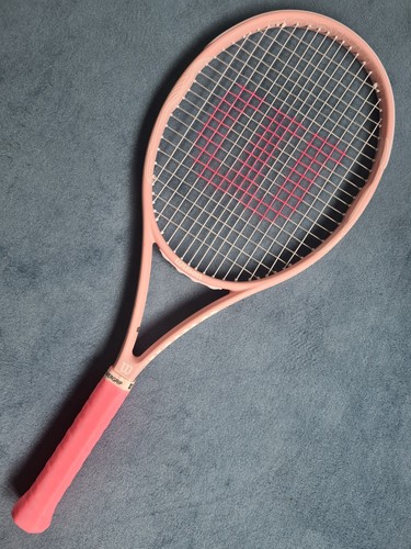 Tennisschläger Wilson Intrigue SE PINK, Griffstärke 2, neu und neu besaitet