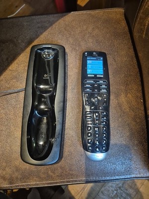 Logitech Harmony One Universalfernbedienung mit Ladestation & Netzteil