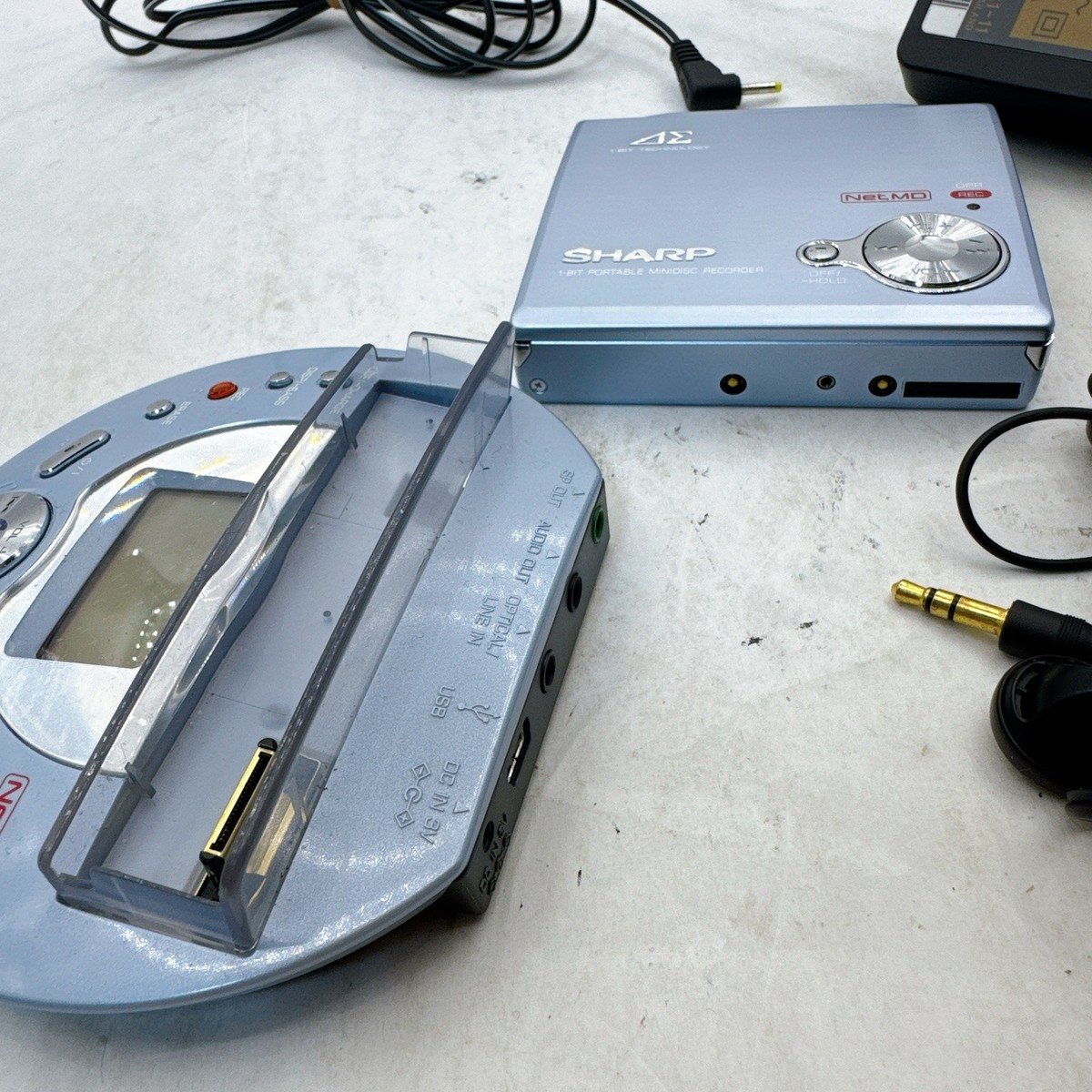 Sharp Auvi IM-DR80 NetMD Recorder Light Blue Dock AC New Battery