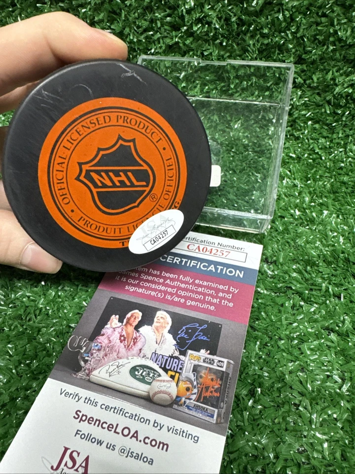 Detroit Red Wings Gordie Howe Signed Puck JSA COA W/ Display Case HOF #9 B - Image 3 of 4