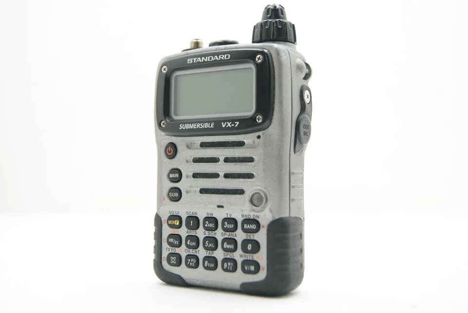 YAESU 标准 VX-7 50/144/430MHz 部落防水收音机 状况良好 — 第 2/4 张图片