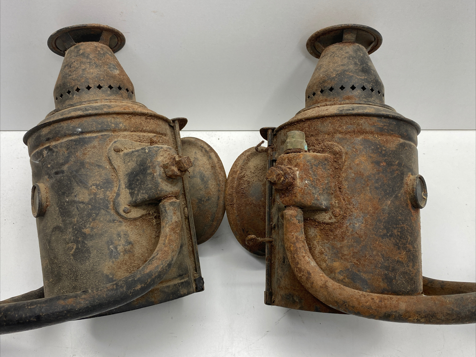 ANTQUE PAIR MOTOR CAR LANTERN HEADLIGHTS WITH BRACKETS CHICAGO ADAMS