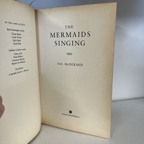 1st EDITION The Mermaids Singing Val McDermid Hardback 1995 K5 - Picture 4 of 5