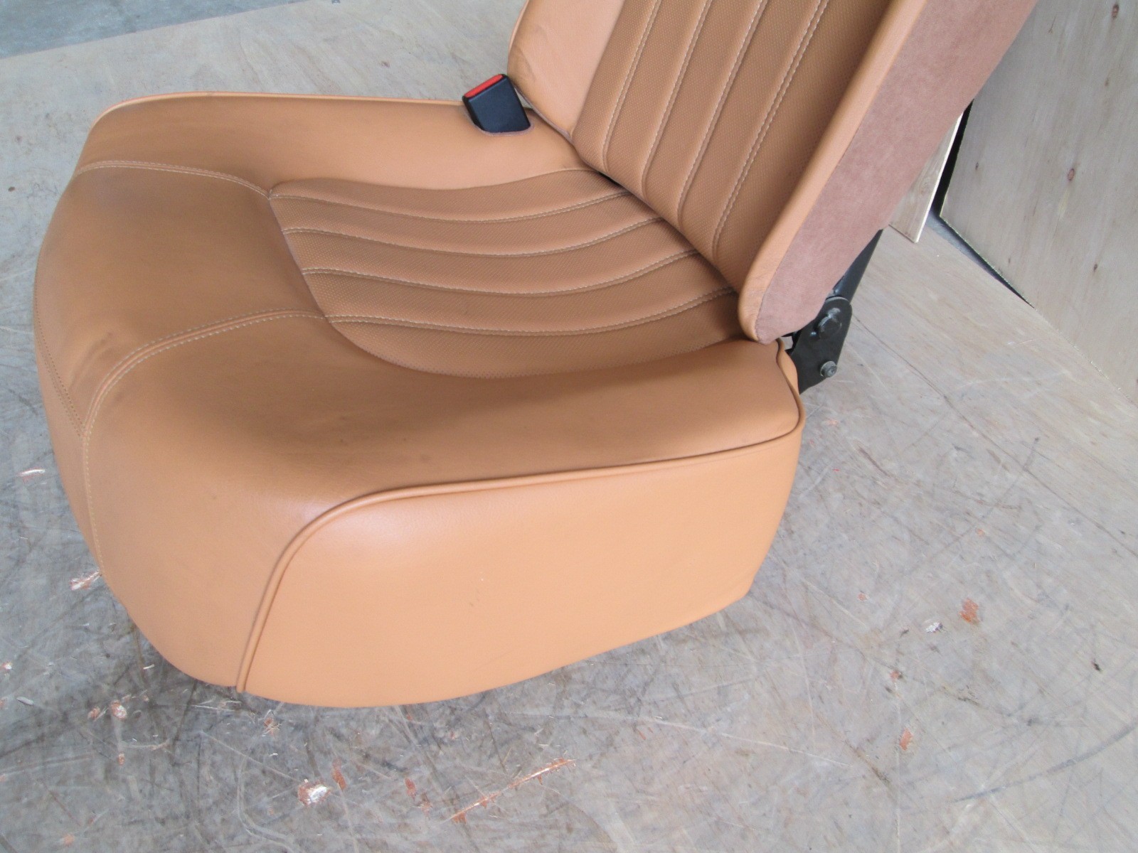 Maserati Quattroporte - LH / Rear Seat w/ Rails / Guides - Beige / Tan