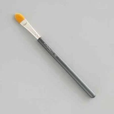 MAC Concealer Brush 195 Synthetic Fibre Flat Blending Brush