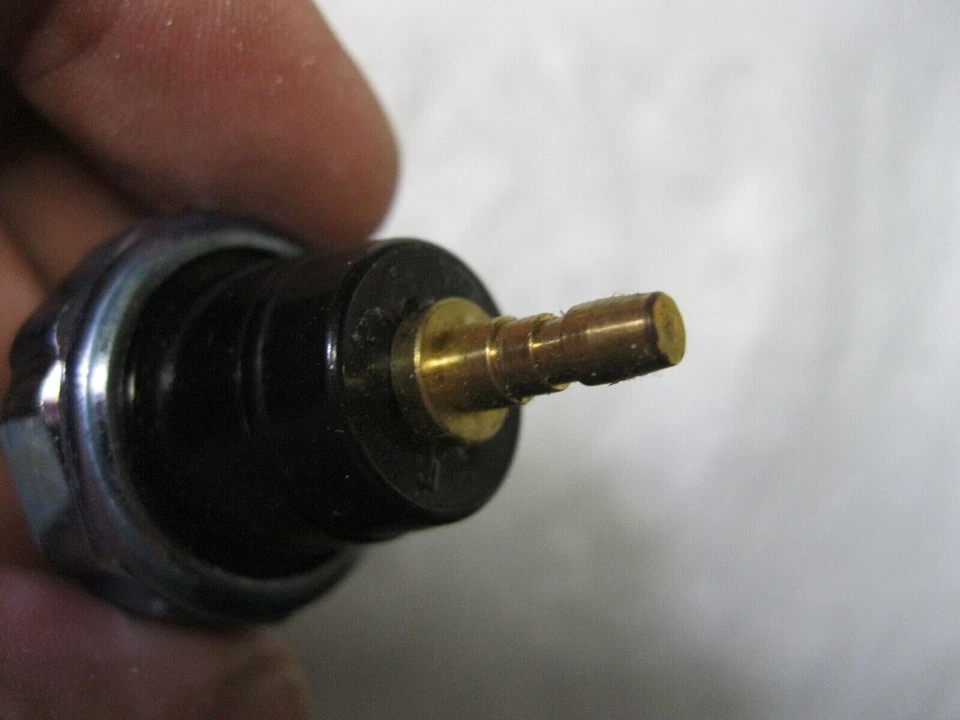 BWD S4000 Engine Oil Pressure Sender With Light Foto 4 de 4