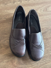 Clarks Women's Size 8 M Brown Slip On Leather Comfort Shoes Casual Loafers