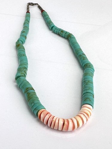 "Collar Heishi graduado de 18" con cáscara de ostra turquesa y espinosa artesanal navajo de colección" - Imagen 9 de 10