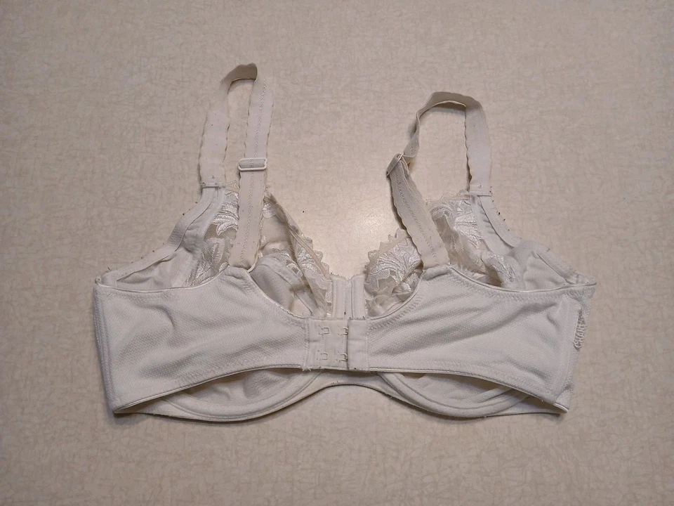 Sujetador minimizador Chantelle 36D blanco sin forro con aros Foto 2 de 4