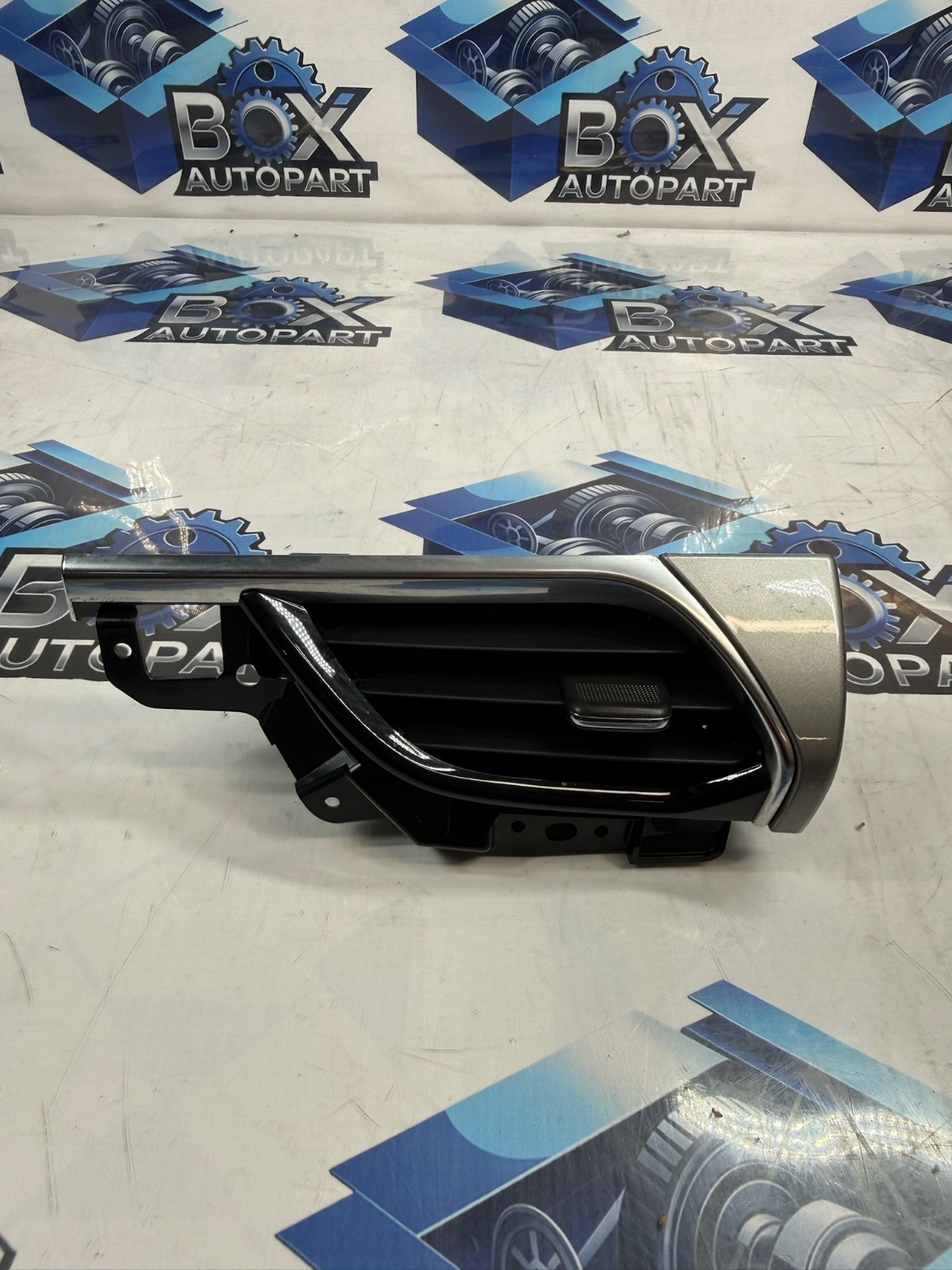2018-2023 CHEVROLET TRAVERSE LH DASH OUTER AIR VENT GRILLE GM84218210 OEM