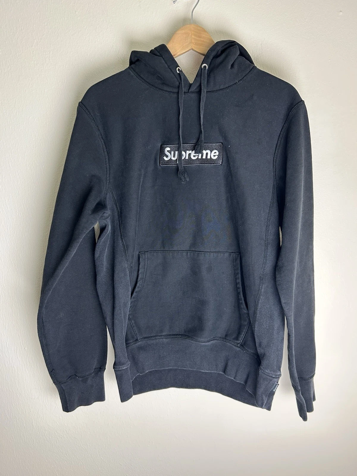Sweat col rond Supreme rouge sur boîte noire logo taille L VNDS PROCHE DE LA VENTE AU DÉTAIL