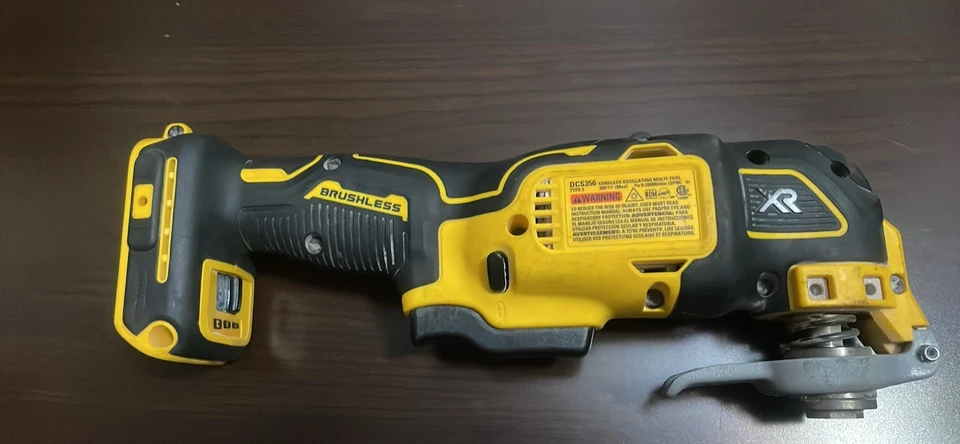 Multiherramienta oscilante DEWALT 20V Max XR solo herramienta de velocidad variable (DCS356B) Foto 2 de 2
