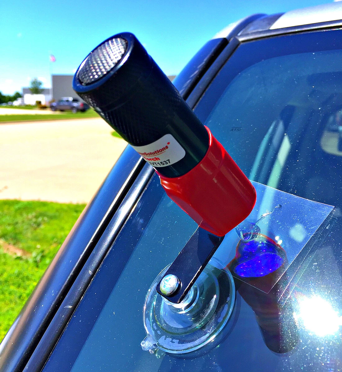 UV Flashlight curing resin from a windshield repair kit! : r/flashlight