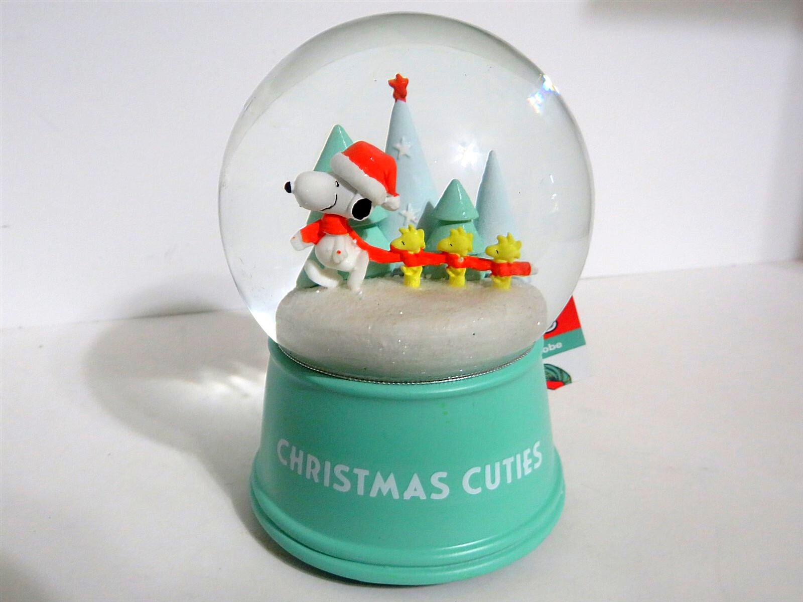 SNOOPY Woodstock Peanuts Musical Snow Globe Christmas Holiday Decor 2021