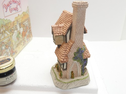 David Winter Cottages Beekeeper's Cottage Collectors Piece 11 1991 Spring Honey - Picture 8 of 10
