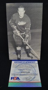 KENT DOUGLAS Autographed 3.25x5.5" Postcard Photo PSA/DNA DETROIT REDWINGS AUTO