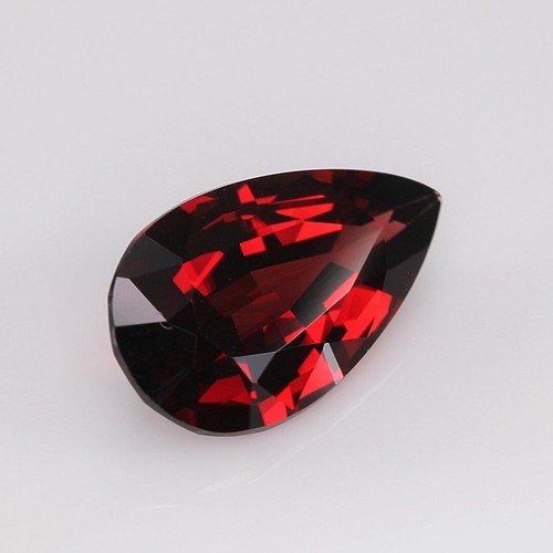 7.04 carats- Vivid Red Natural Pyrope Garnet Pear 24023363 - Picture 4 of 5
