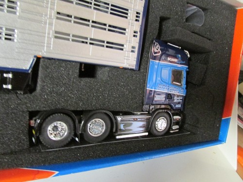 TEKNO SCANIA T/LINE+LIVESTOCK TRAILER-GRASBY'S-LTD EDITION-1:50. - Picture 4 of 7