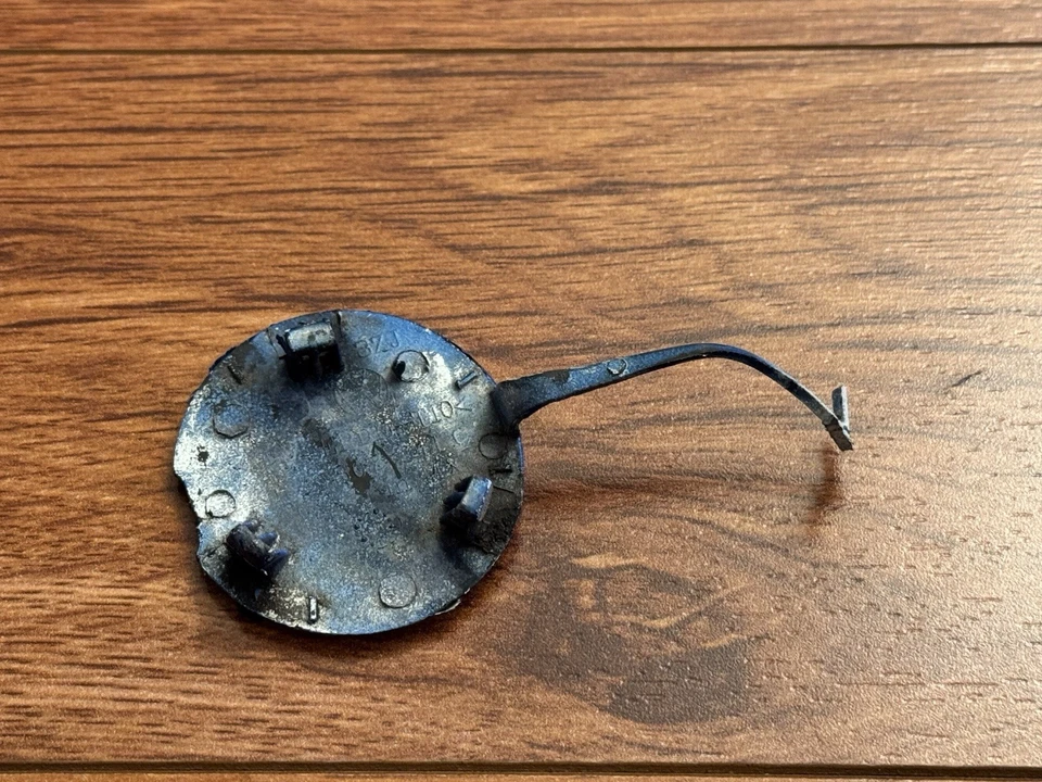 Cubierta de gancho de remolque para parachoques delantero azul OEM 2006-2010 Volkswagen Beetle Foto 2 de 2