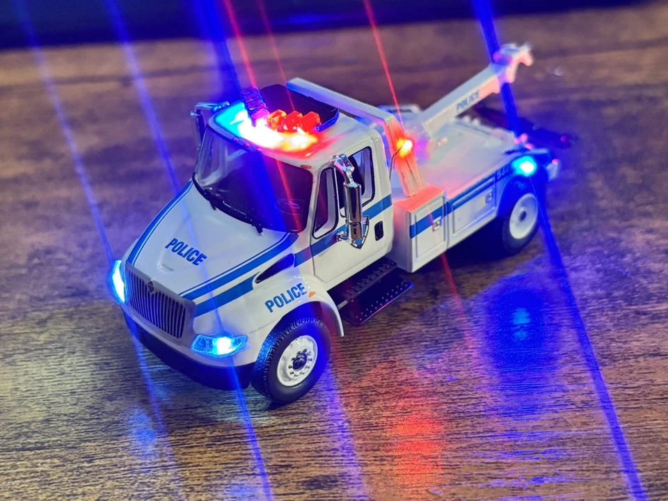Camión de remolque 1/64 GreenLight NYPD International DuraStar 4400 blanco con luces Foto 2 de 4