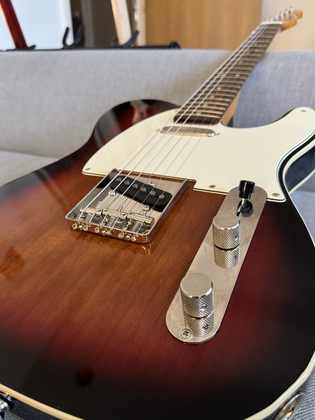 Squier Classic Vibe '60s Custom Telecaster Electric Guitar Sunburst