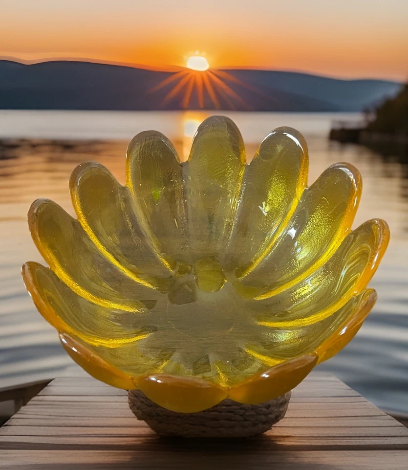 Lg. 复古印第安纳州玻璃黄色 12 花瓣莲花碗镉见颜色变化照片 — 第 2/4 张图片