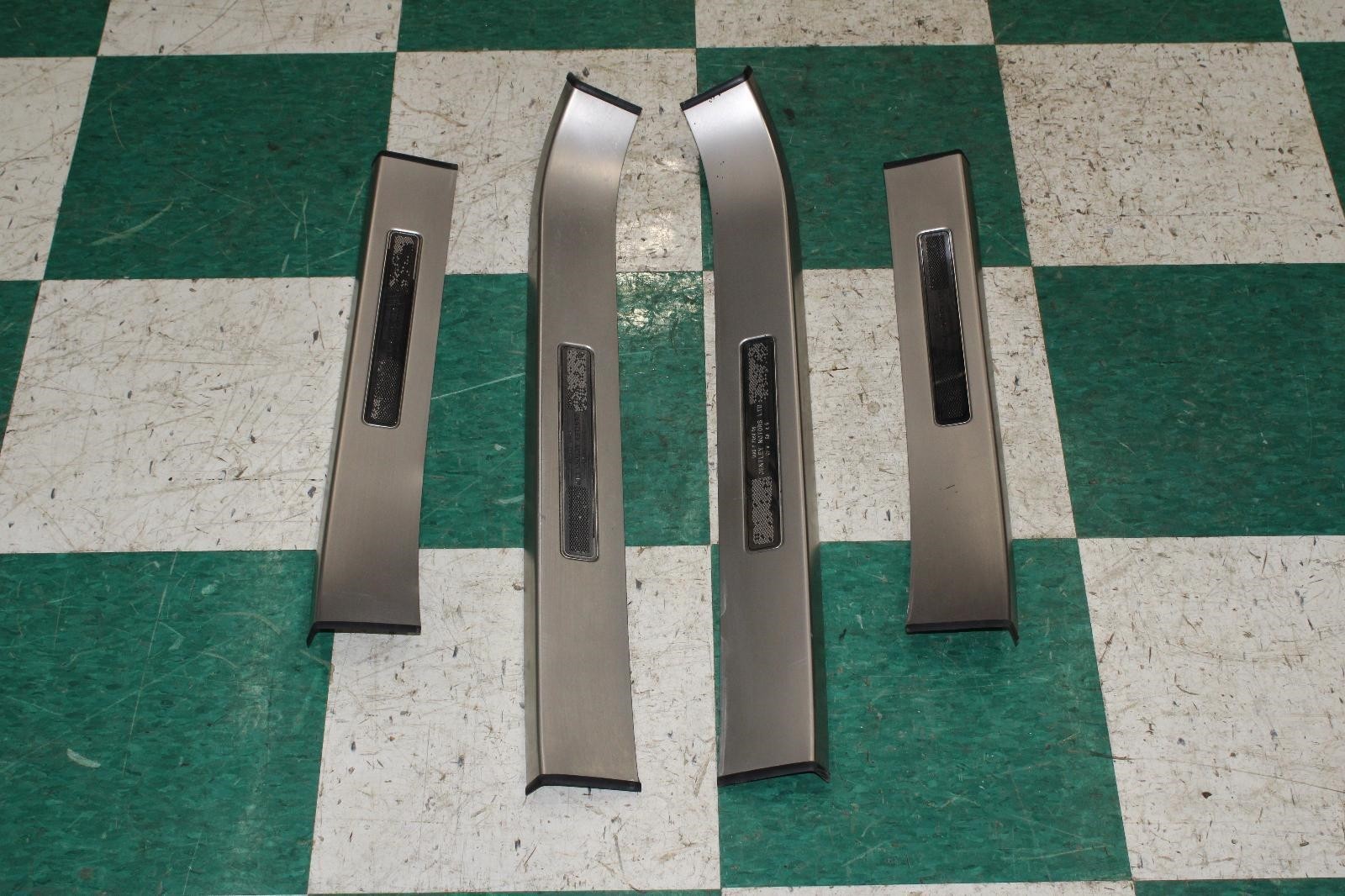 Bentley Flying Spur 2013-2018 Front Left Outer Outer panels Set Silver