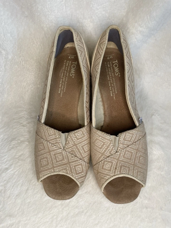 TOMS Tan Canvas Wedge Heel Shoes Open Peep Toe Cork Heel Size 7.5 - Image 4 of 4