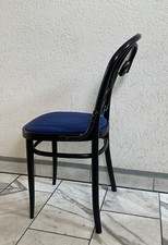 Ein Set Thonet Stuhl No. 4