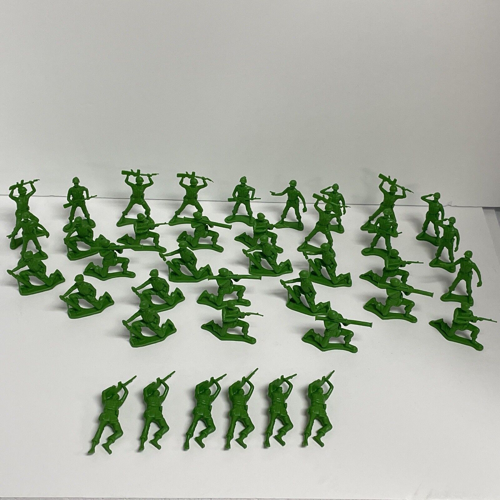 Toy Story Green Army Men Disney Pixar Plastic Soldiers lot of 39 pcs assorted