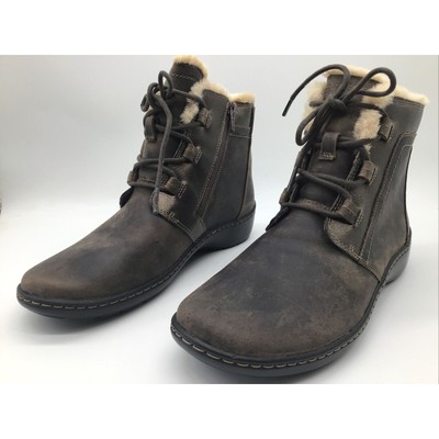Clarks Women s  Cora Chai  Brown Leather Faux Fur Trim Ankle Boots Sz. 8M