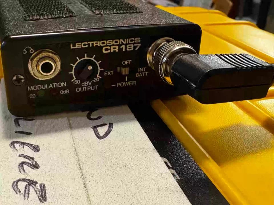 LECTROSONICS LAVALIERE SET CR187, M187, TESTED AND WORKING - Image 2 of 4