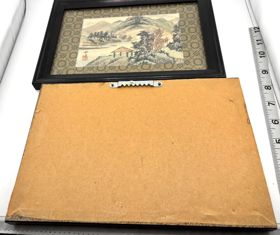 Par de pinturas de tinta chinas enmarcadas montadas en seda - paisaje y caligrafía Foto 2 de 4