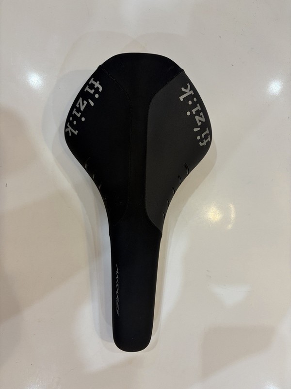 Fizik Antares R3 Saddle Kium Rail Carbon 193g