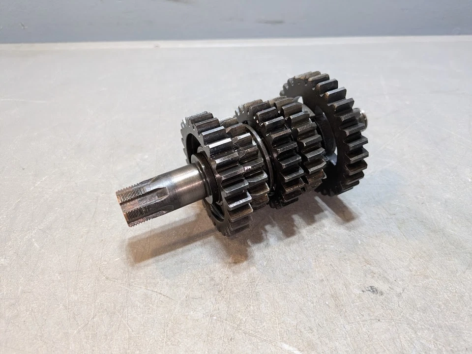 Contador de transmisión ciclónico Suzuki TM400 eje de transmisión principal y engranajes Foto 3 de 4